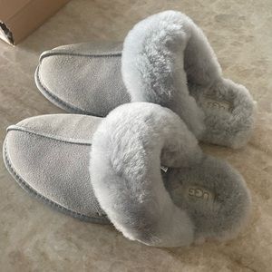 Women’s Ugg Scuffette II Slippers-Size 8
